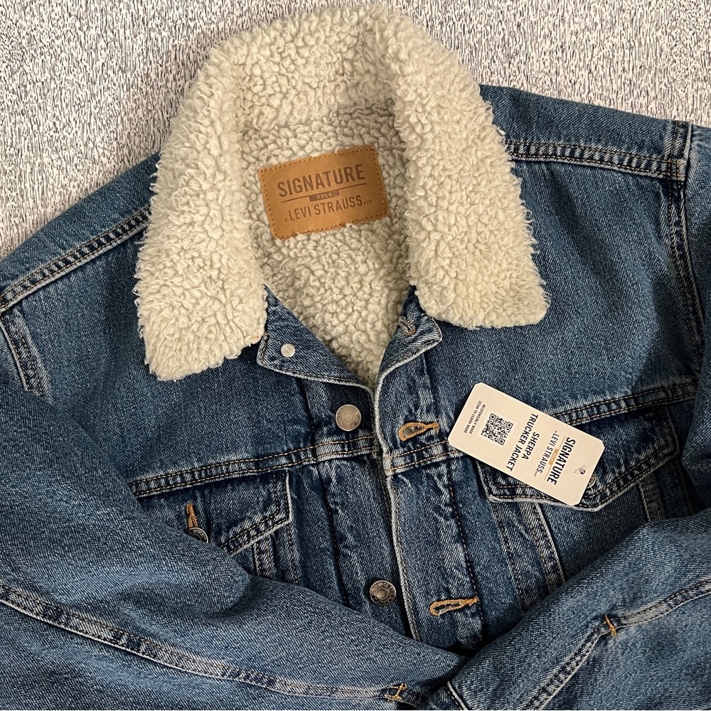 NWT Levi’s Signature Gold Sherpa lined trucker jean jacket, Men’s szSM